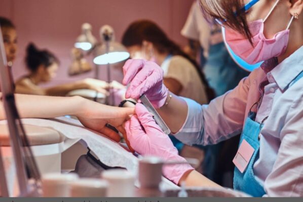Thợ nail bao lương là gì và vì sao nhiều thợ đang tìm kiểu job này?